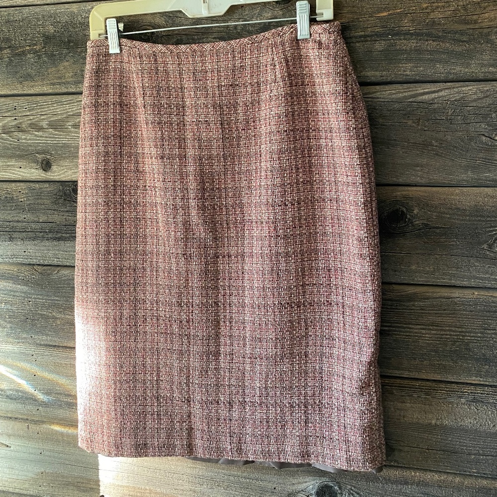 Soft pink tweed skirt